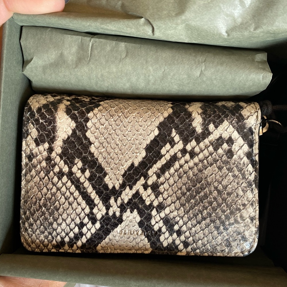SILVER CARDHOLDER